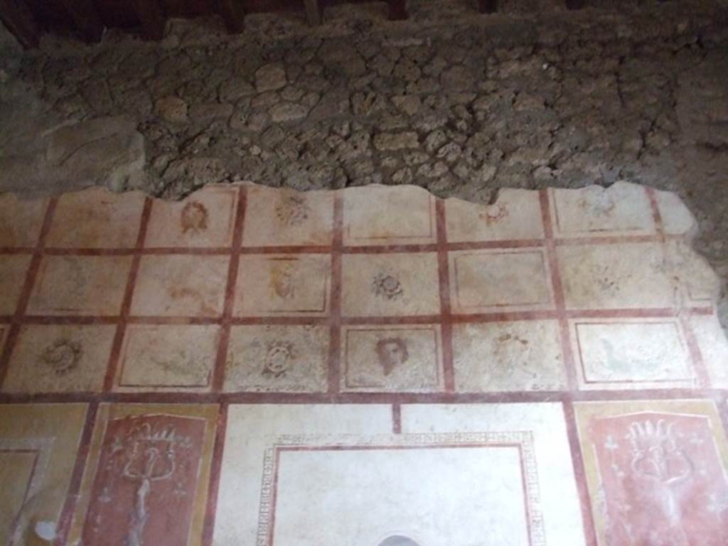 III.4.b Pompeii. March 2009. Room 5, Upper North Wall Of Triclinium.